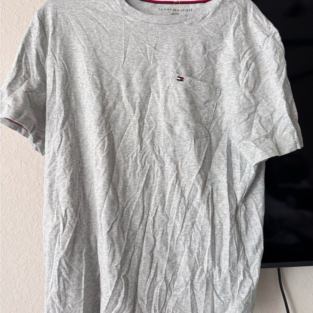 Tommy Hilfiger Men's Light Gray Short Sleeve Tee
